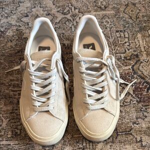 Veja Campo sneakers
Beige/white suede